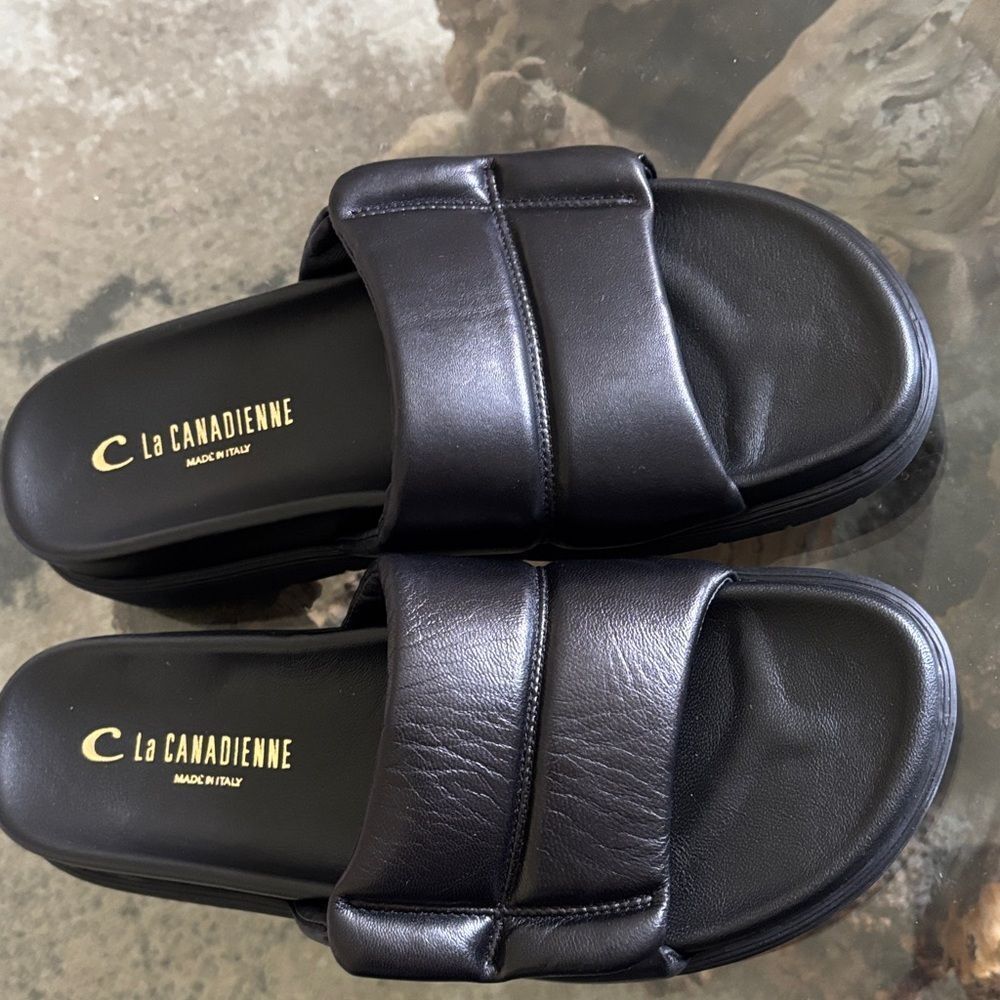 La Canadienne Black Leather Sandals